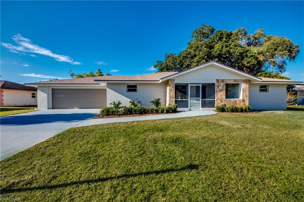 1607 Country Club PKY LEHIGH ACRES, FL 33936