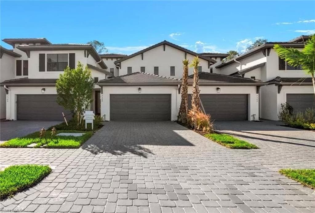 7532 Carnegie WAY NAPLES, FL 34119