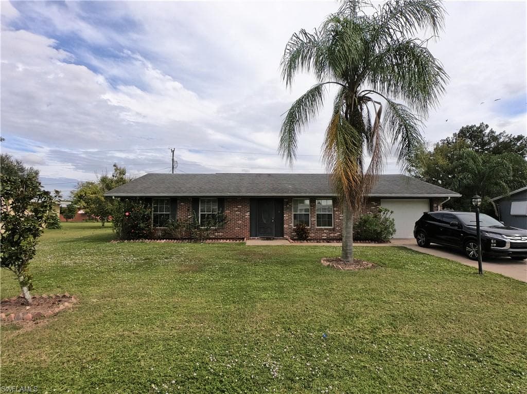 347 Crestwood AVE LEHIGH ACRES, FL 33936