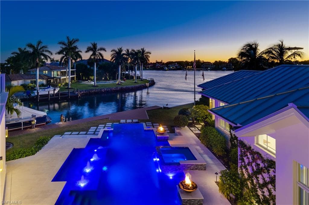 2380 Kingfish RD NAPLES, FL 34102