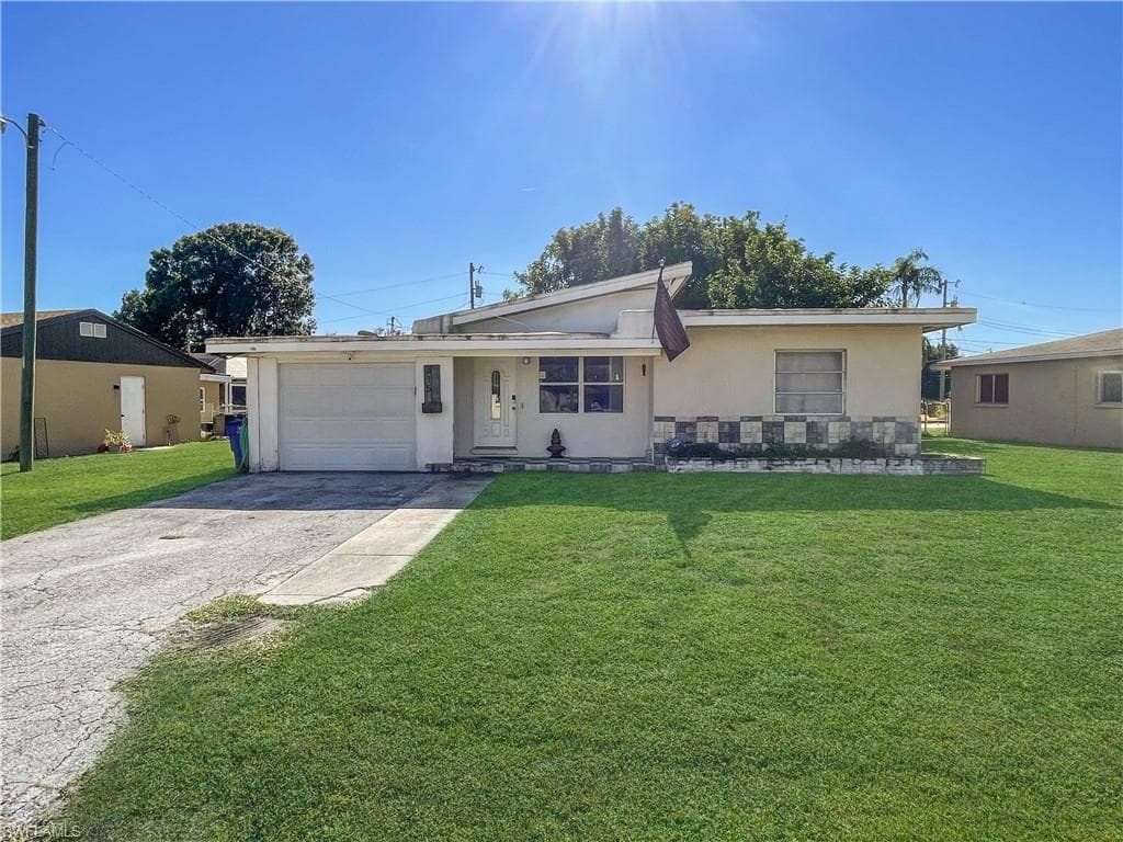315 Lakeview DR NORTH FORT MYERS, FL 33917