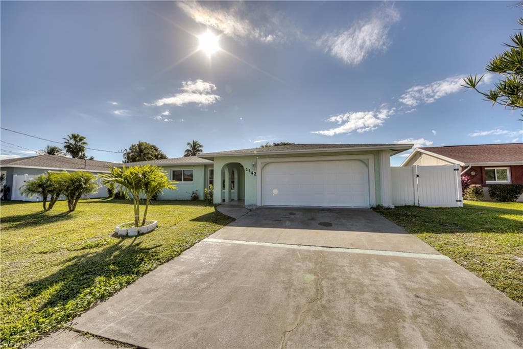 1142 28th TER CAPE CORAL, FL 33904