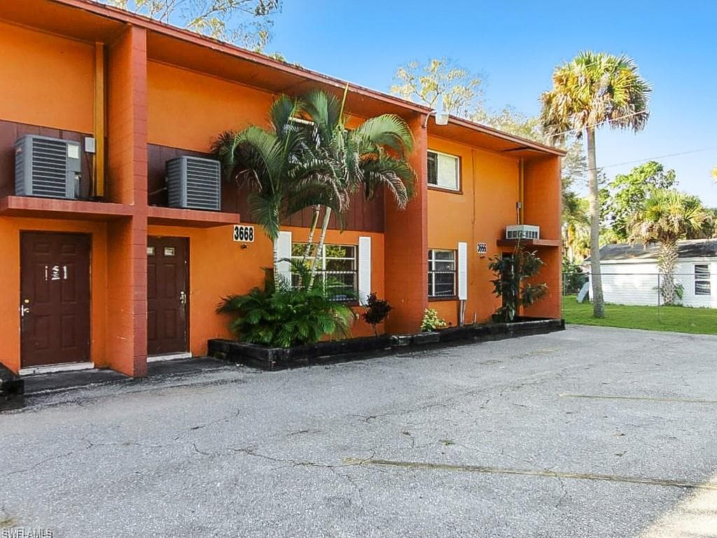 3666 Pearl ST FORT MYERS, FL 33916