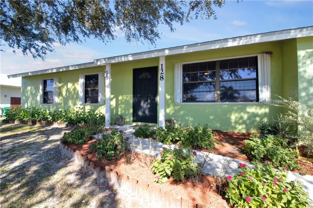 128 Peckham ST SW PORT CHARLOTTE, FL 33952