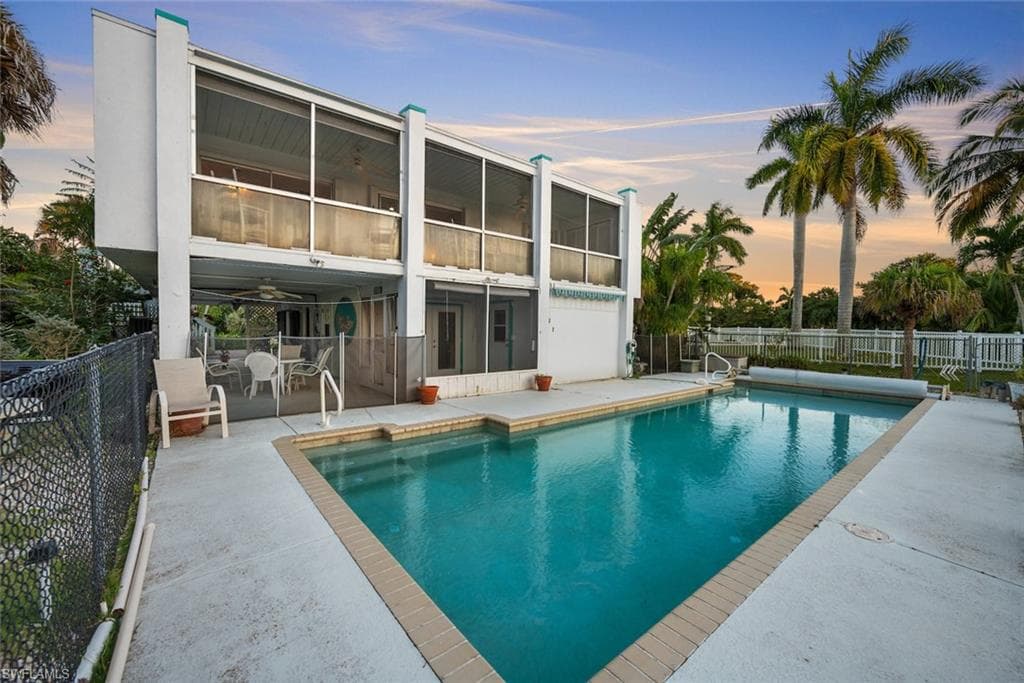 3702 Coquina DR SANIBEL, FL 33957