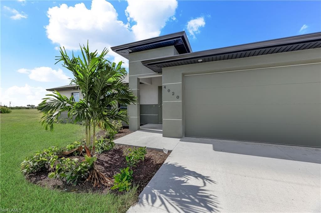 2715 42nd ST SW LEHIGH ACRES, FL 33976