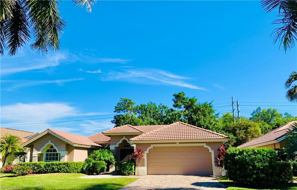 1439 Vintage LN NAPLES, FL 34104