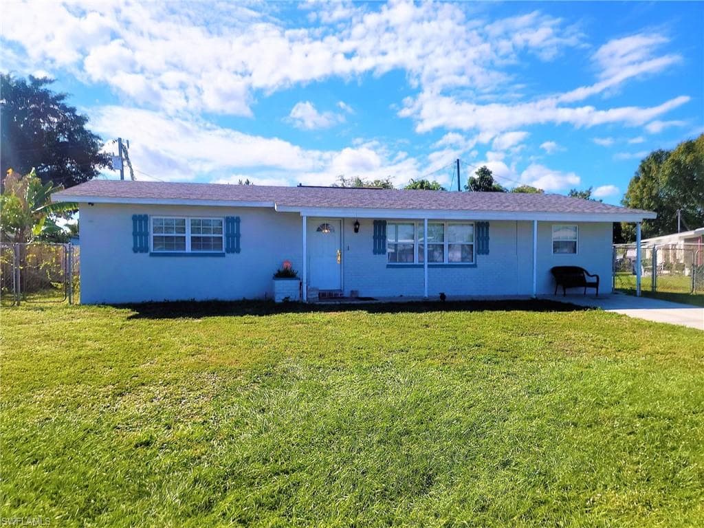 806 Perry AVE LEHIGH ACRES, FL 33936