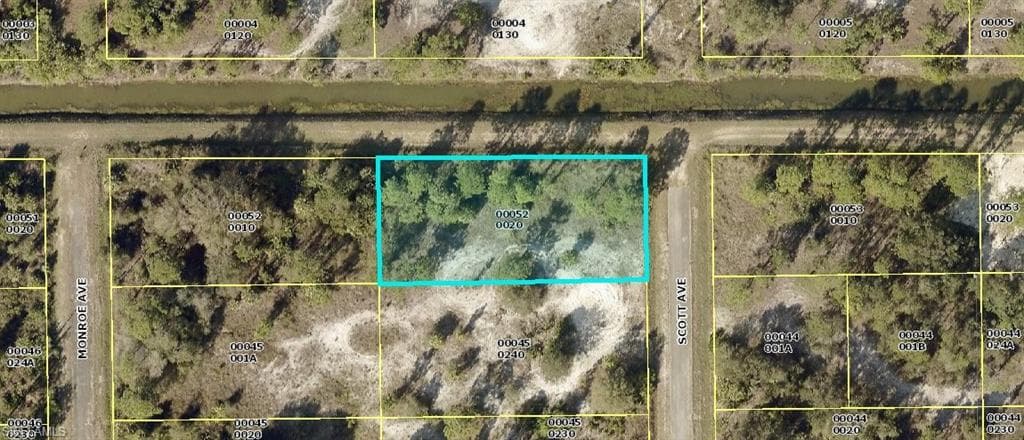 325 Scott AVE LEHIGH ACRES, FL 33936