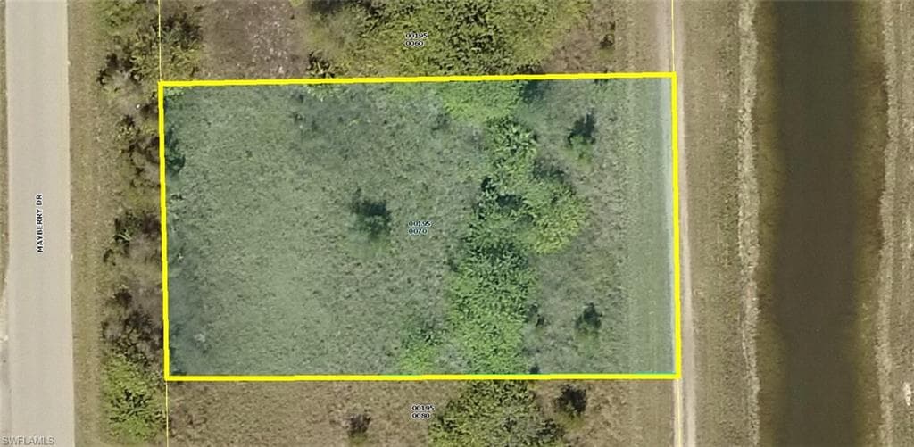 1888 Mayberry DR LEHIGH ACRES, FL 33972