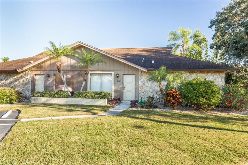 861 Palm View DR 34 NAPLES, FL 34110