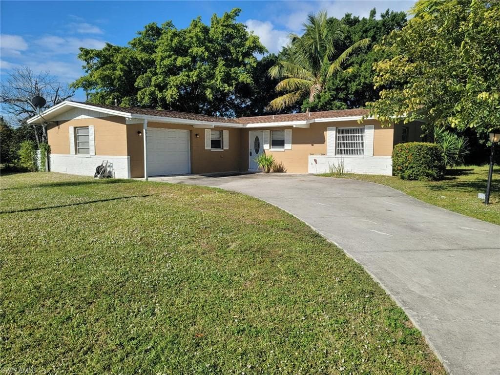 8931 Beacon ST FORT MYERS, FL 33907