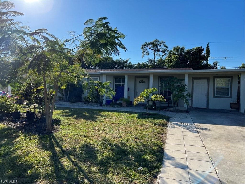 931 Coconut CIR W NAPLES, FL 34104
