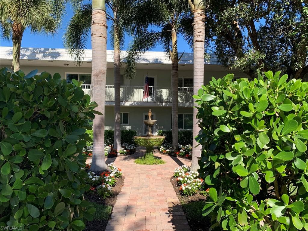 529 Broad AVE S 529 NAPLES, FL 34102