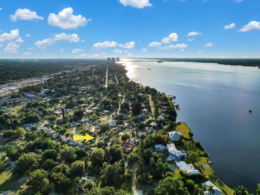 4156 E River DR FORT MYERS, FL 33916