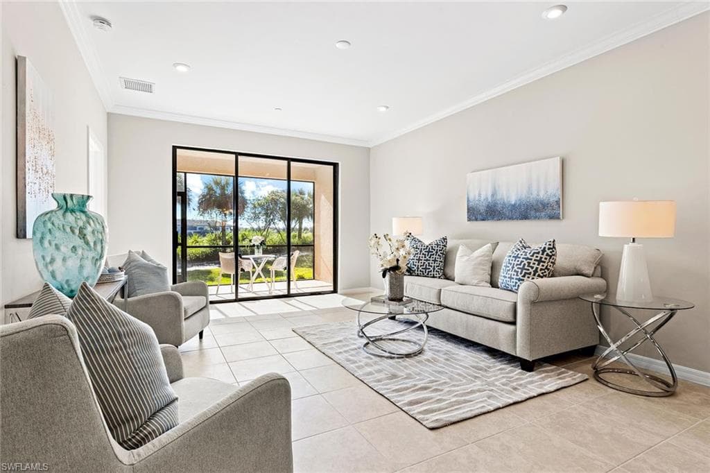 9402 Pocida CT 103 NAPLES, FL 34119