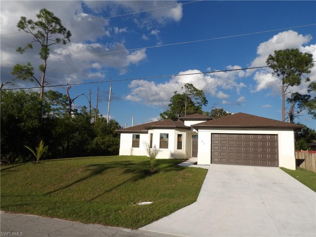 2712 Rena LN LEHIGH ACRES, FL 33971