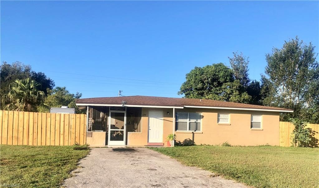 109 Connecticut RD LEHIGH ACRES, FL 33936