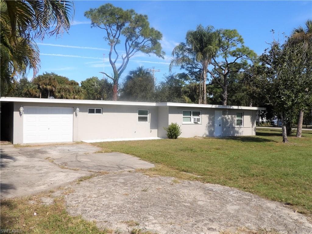 1870 Powell DR NORTH FORT MYERS, FL 33917