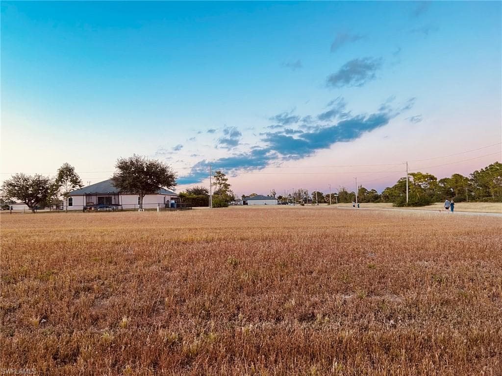 1811 27th ST CAPE CORAL, FL 33993