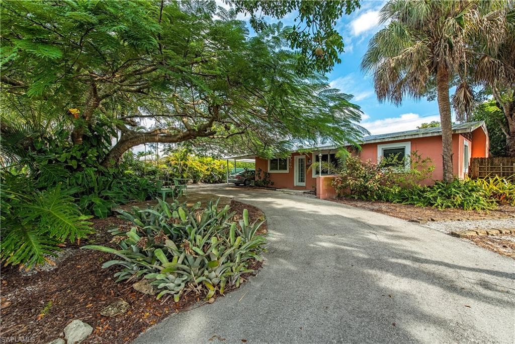 1360 11th CT N NAPLES, FL 34102
