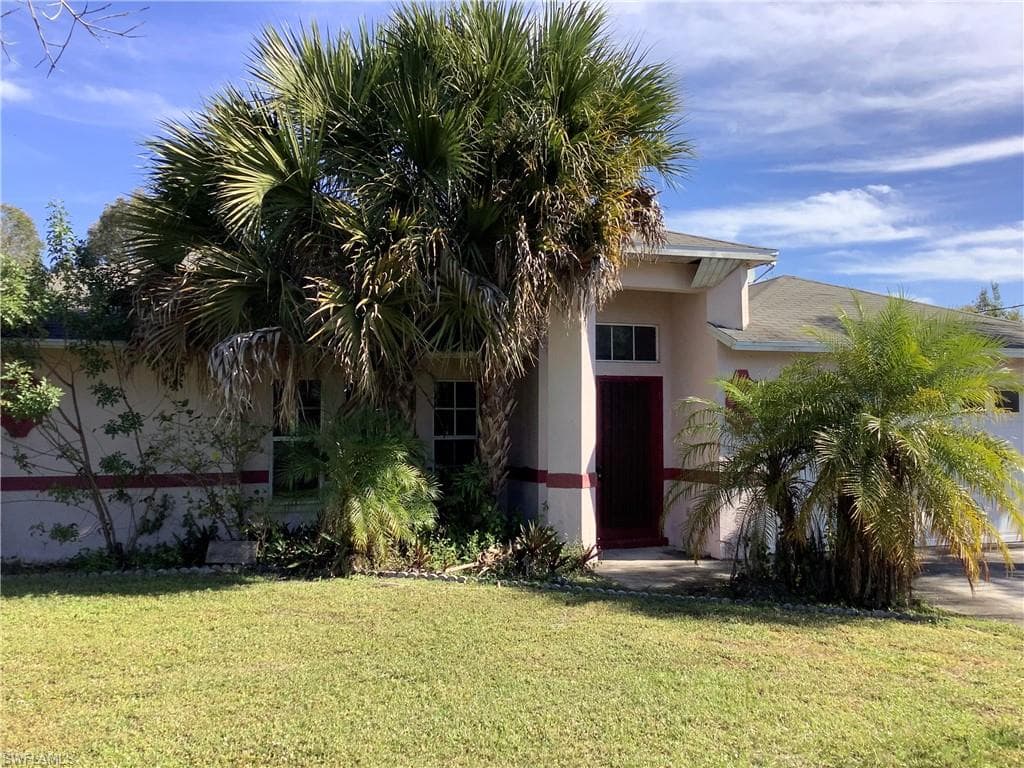 585 Pierre CIR LEHIGH ACRES, FL 33974