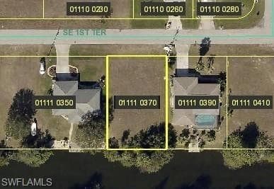 626 SE 1st TER CAPE CORAL, FL 33990