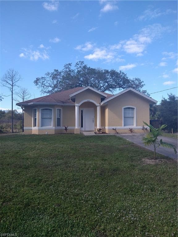 905 James AVE LEHIGH ACRES, FL 33936