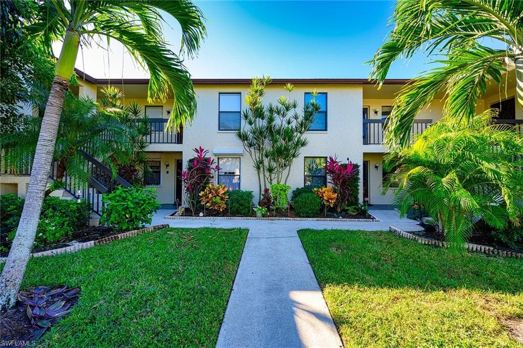 9285 Lake Park DR 201 FORT MYERS, FL 33919