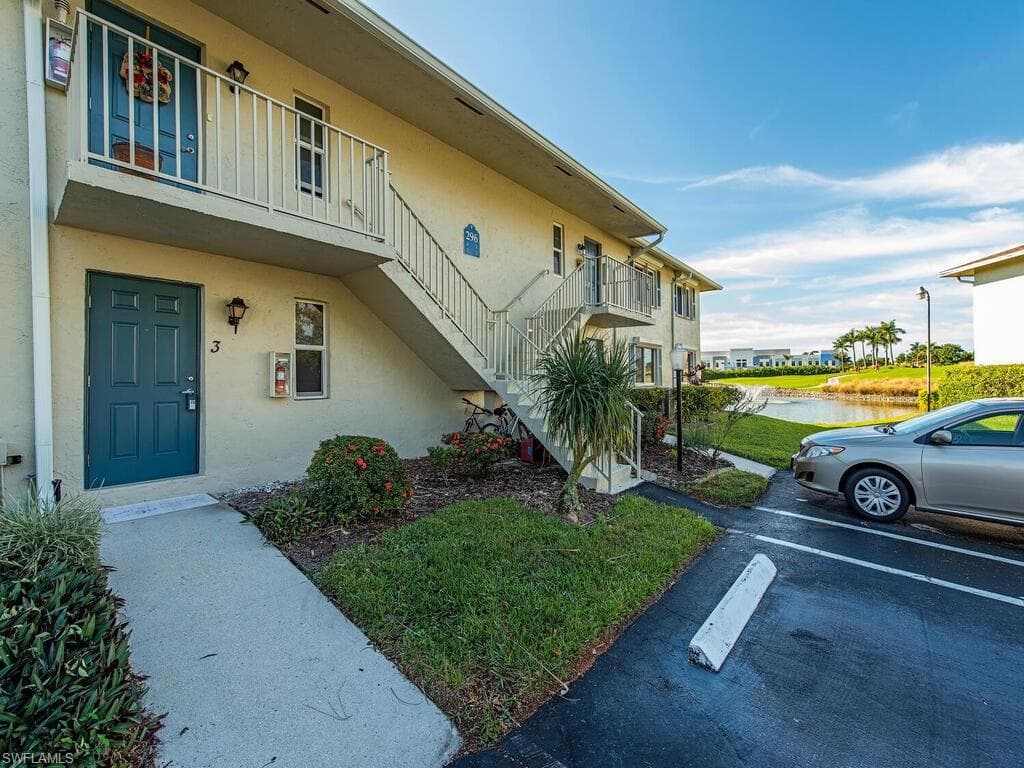 296 Winners CIR 3 NAPLES, FL 34112