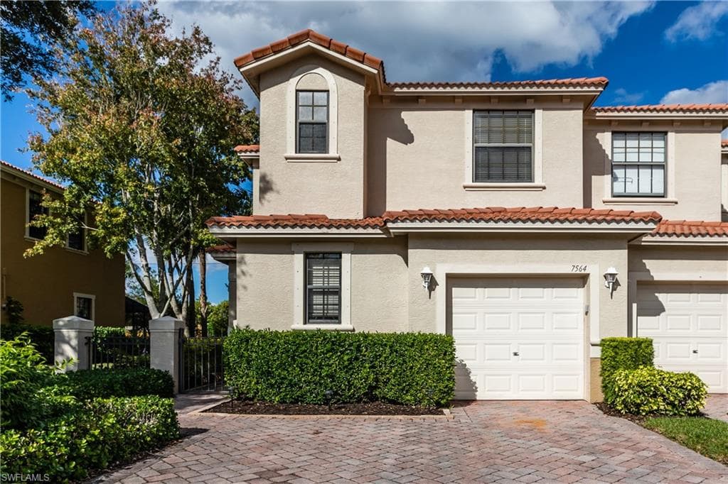 7564 Bristol CIR NAPLES, FL 34120