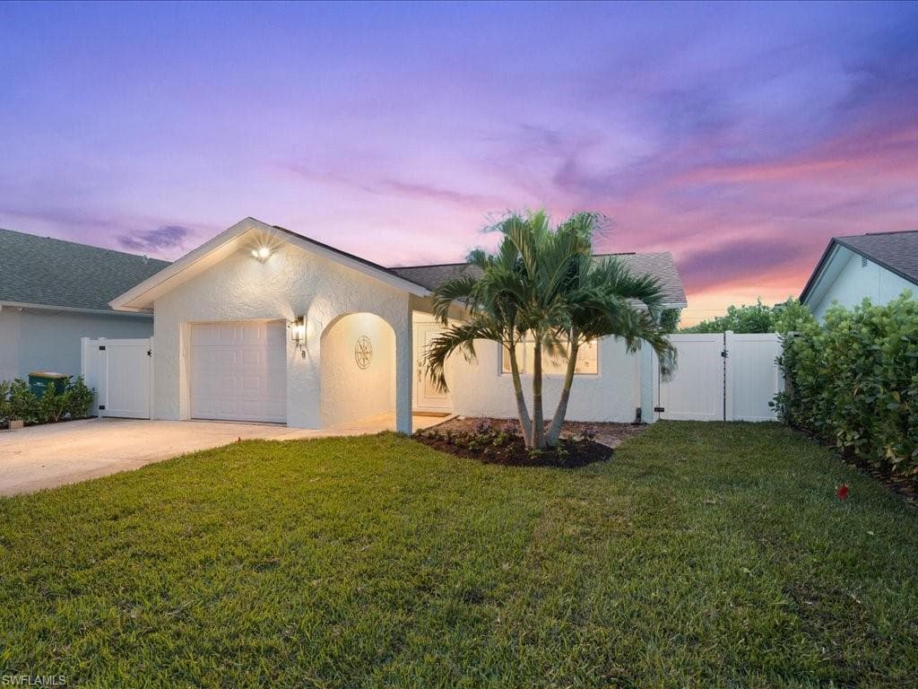 718 103RD AVE N NAPLES, FL 34108