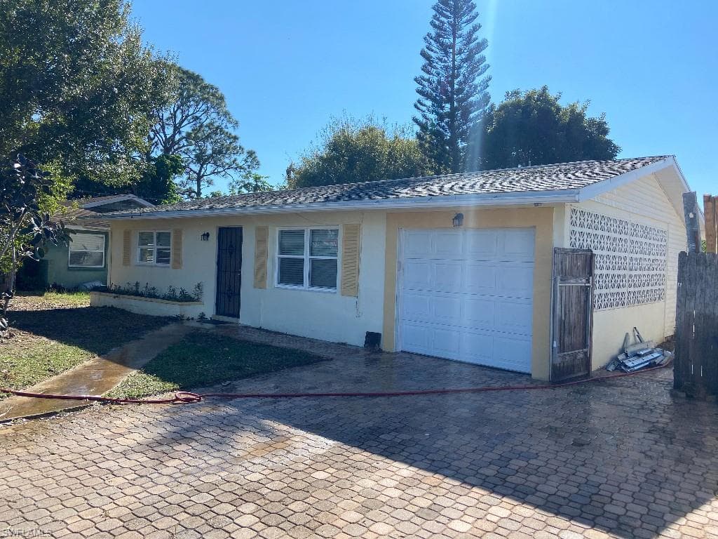 7430 Pine DR FORT MYERS, FL 33908