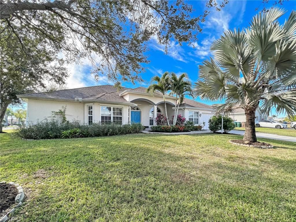 928 SE 22nd TER CAPE CORAL, FL 33990