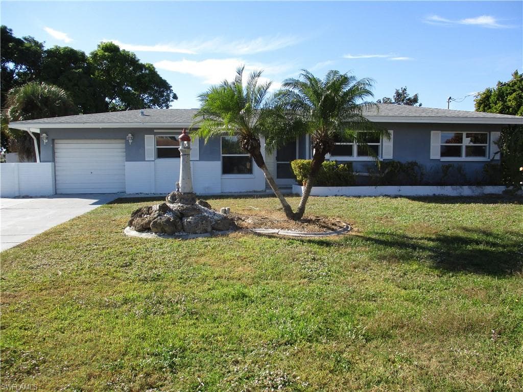 5146 York CT CAPE CORAL, FL 33904