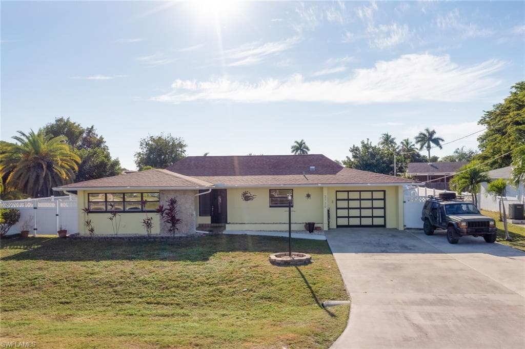 3720 SE 8th PL CAPE CORAL, FL 33904