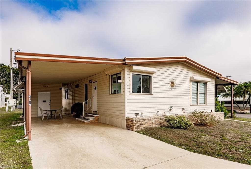 3167 Artesian LN NORTH FORT MYERS, FL 33917