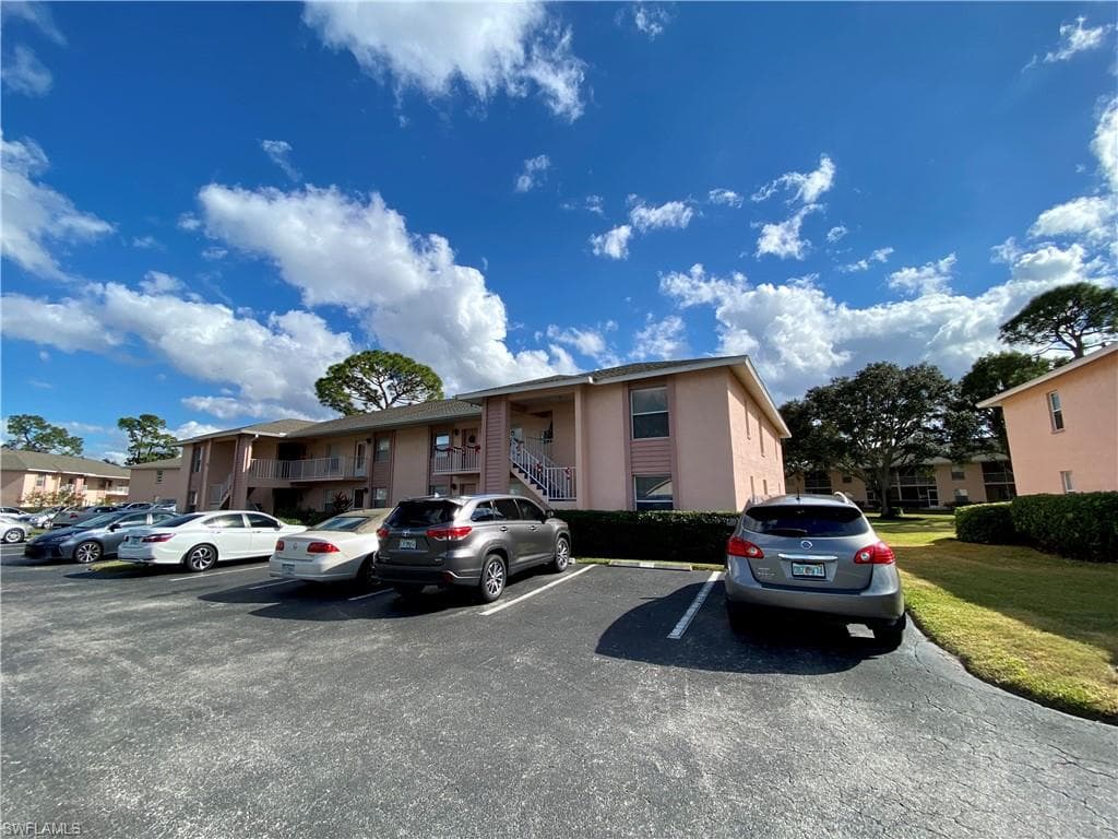 1302 Derbyshire CT C-104 NAPLES, FL 34116