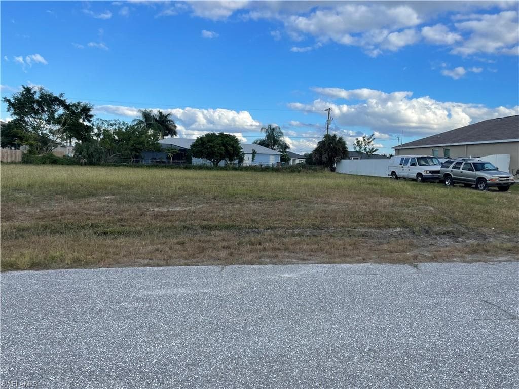 605 NW 17th AVE CAPE CORAL, FL 33993