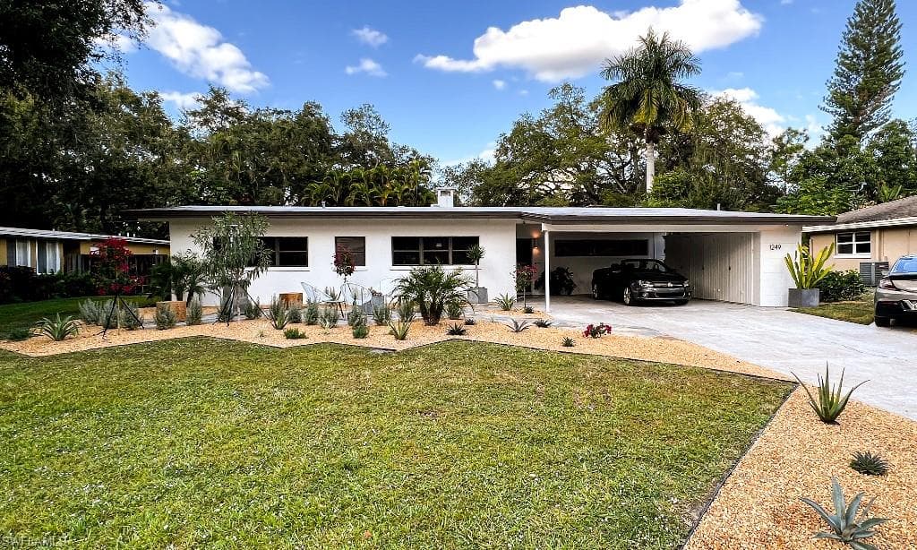 1249 Wales DR FORT MYERS, FL 33901