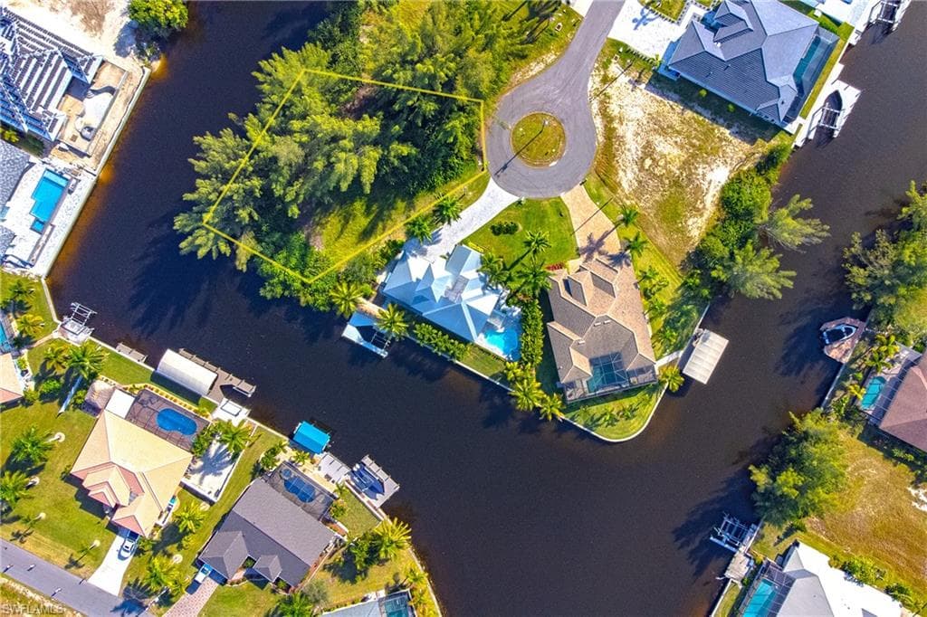 129 39th AVE CAPE CORAL, FL 33993