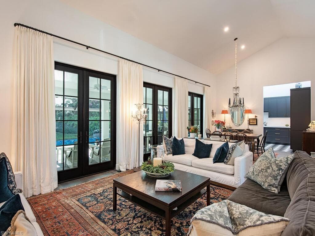 808 Pine Village LN NAPLES, FL 34108