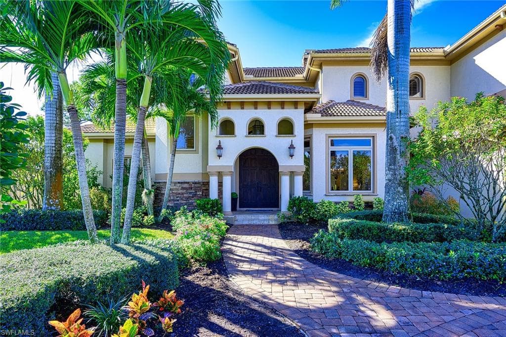 618 Cypress WAY E NAPLES, FL 34110