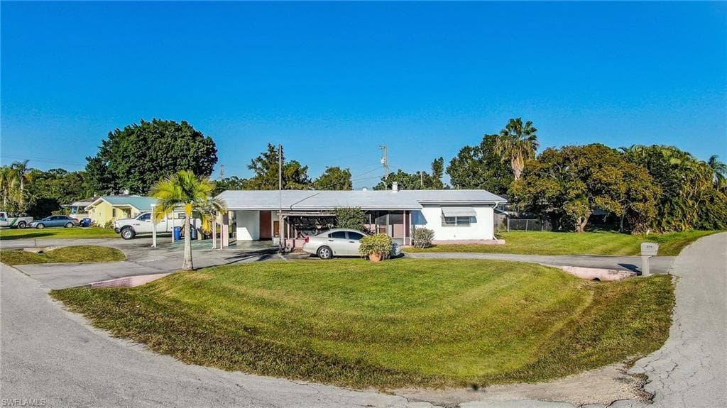298 Lakeview DR NORTH FORT MYERS, FL 33917