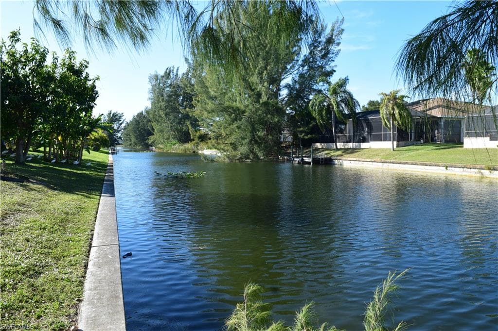 407 SE 16th ST CAPE CORAL, FL 33990