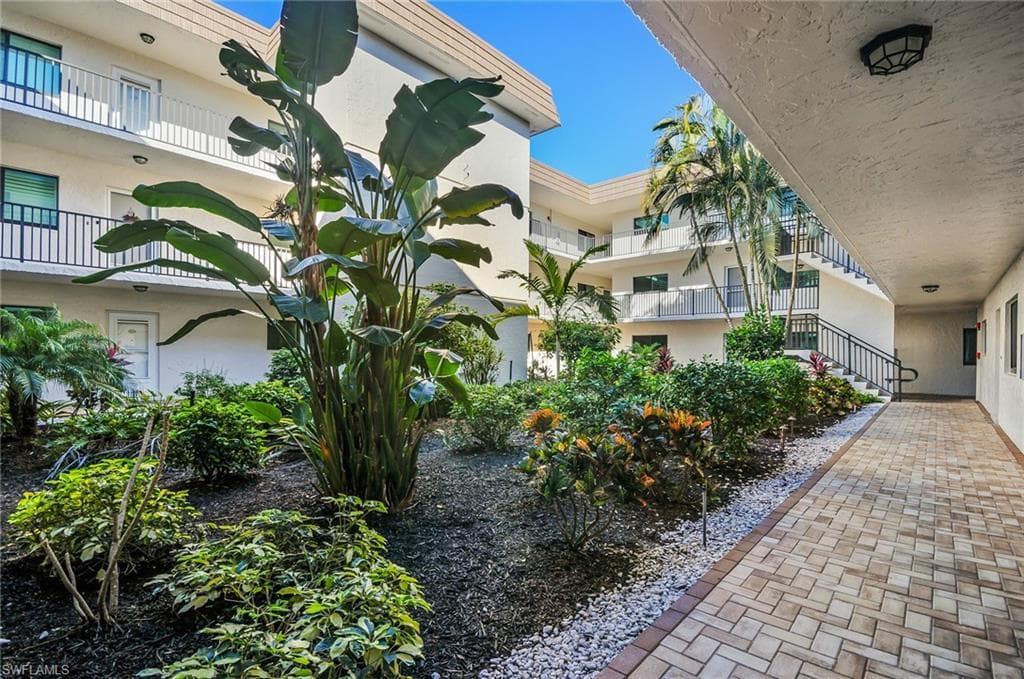 788 Park Shore DR B21 NAPLES, FL 34103