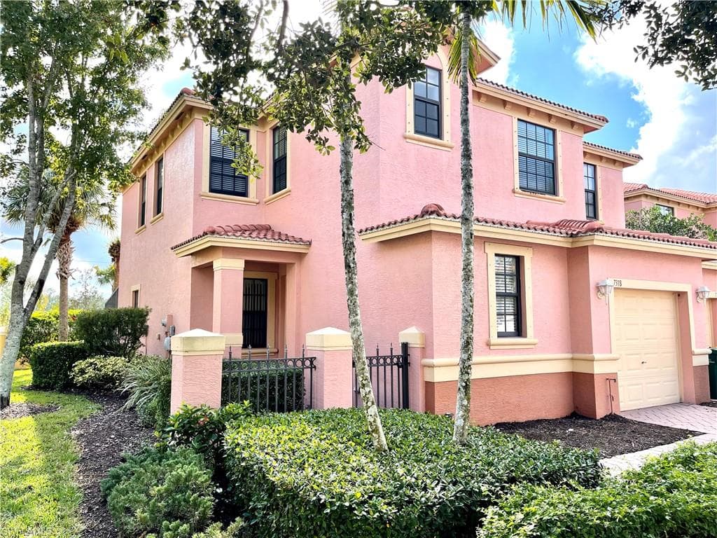 7318 Bristol CIR NAPLES, FL 34120
