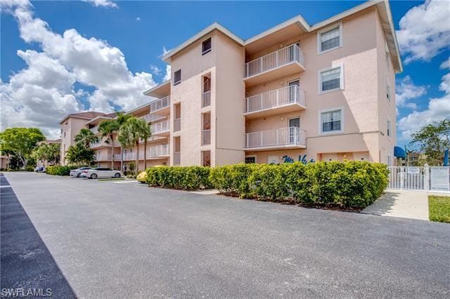 481 Quail Forest BLVD 400 NAPLES, FL 34105