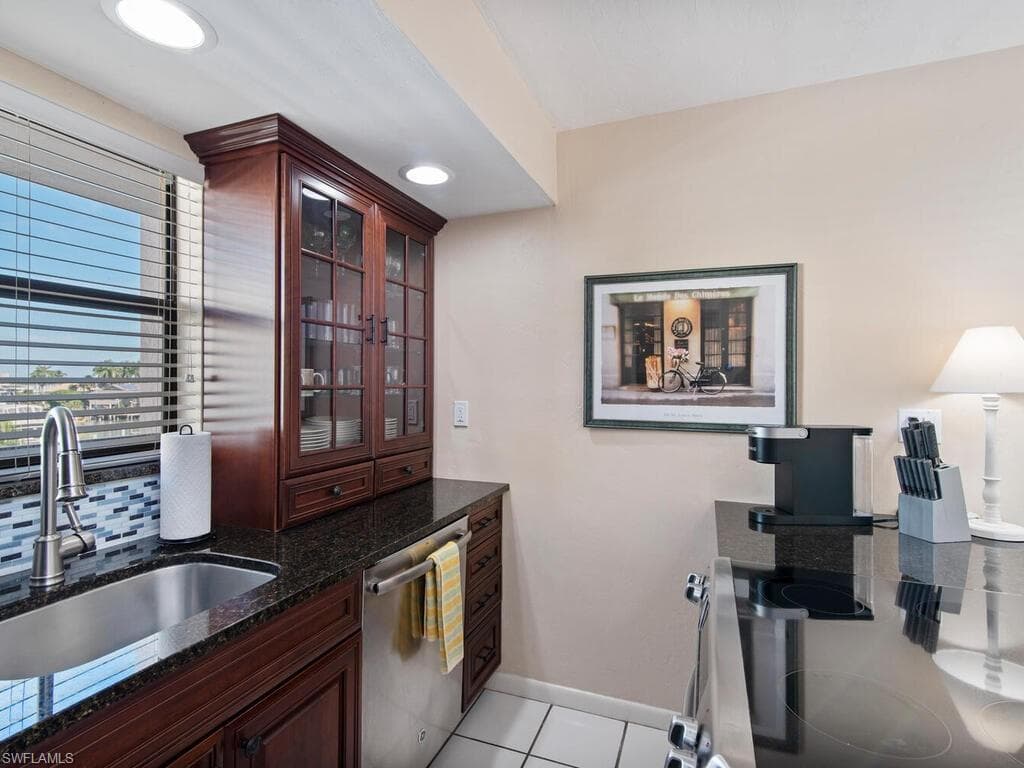 1027 Anglers CV B-402 MARCO ISLAND, FL 34145