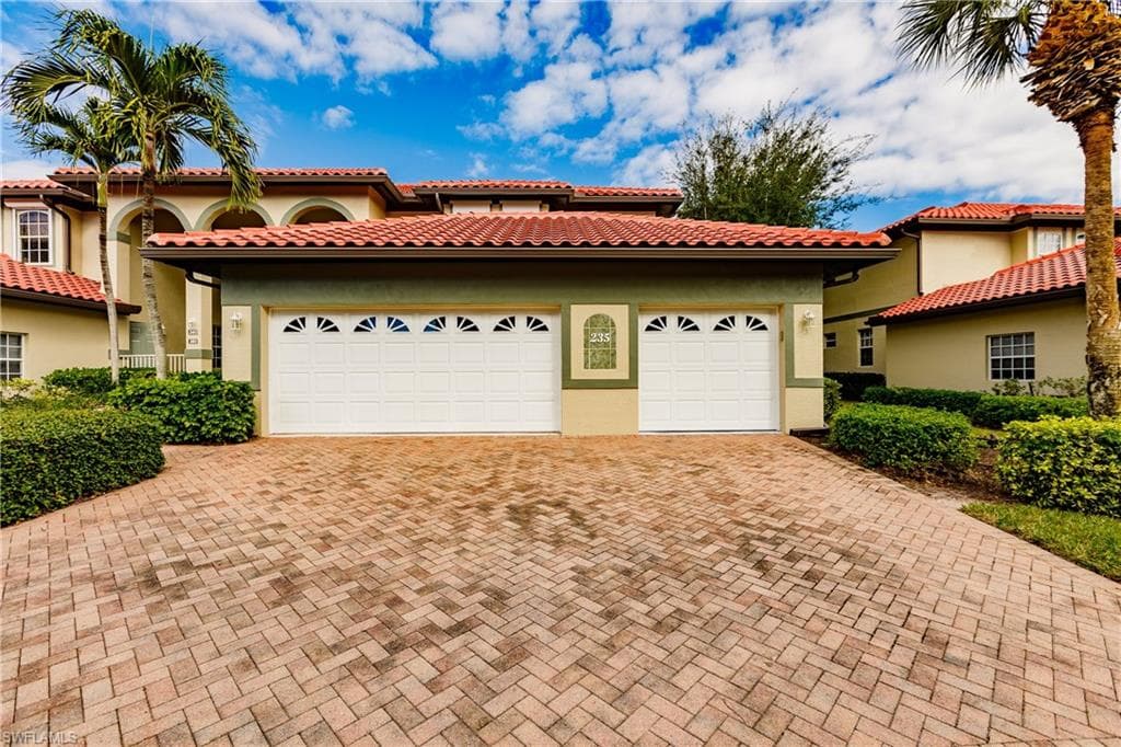 235 Waterside CIR 7-102 MARCO ISLAND, FL 34145